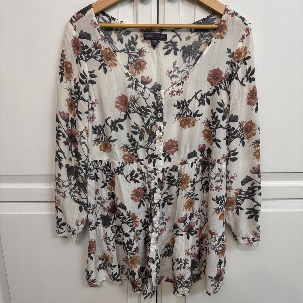 Kendall & Kylie Cottagecore Floral Blouse. Lightweight Flowy Boho Size M.